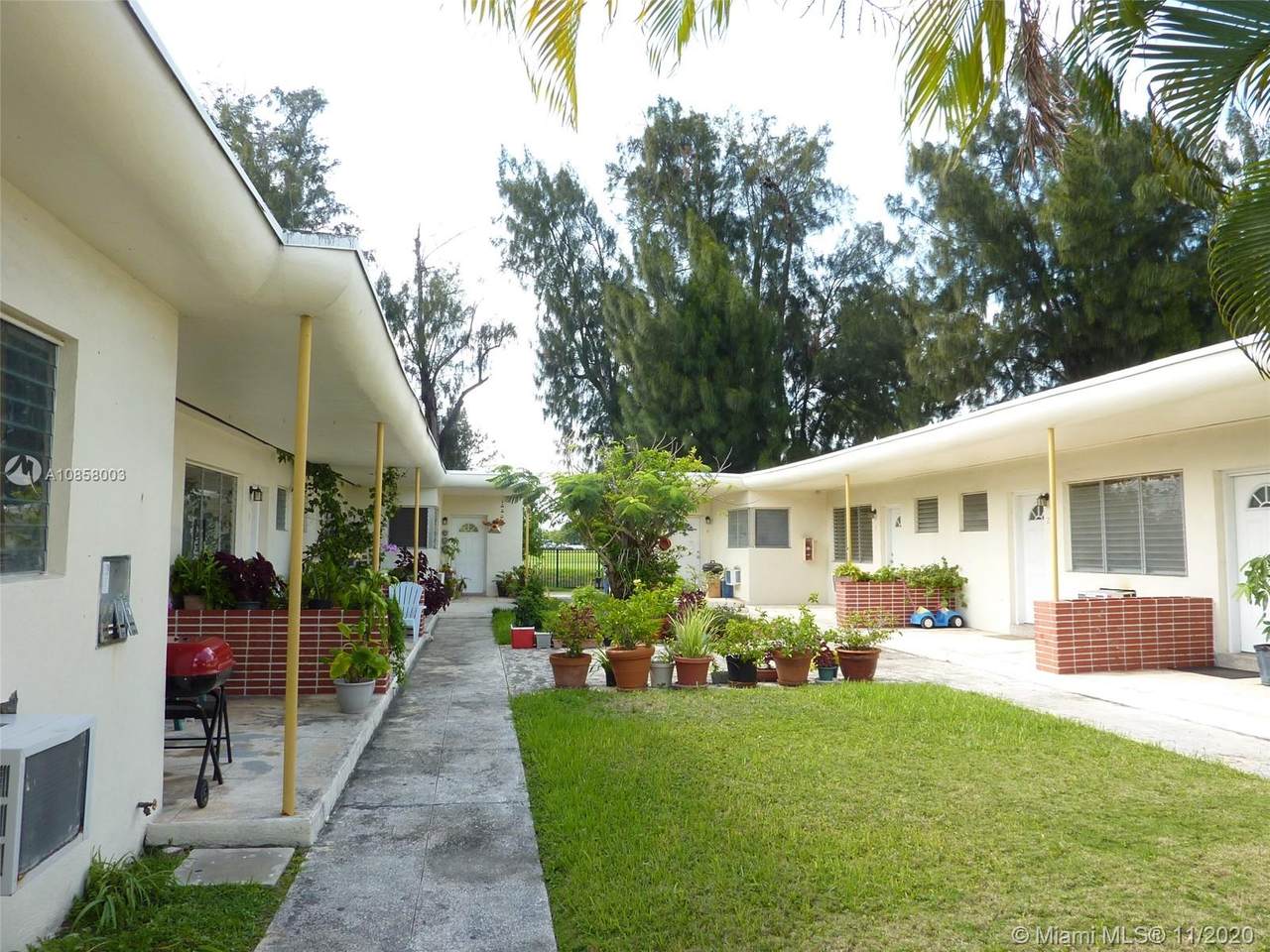 301 Shore Dr - Photo 1