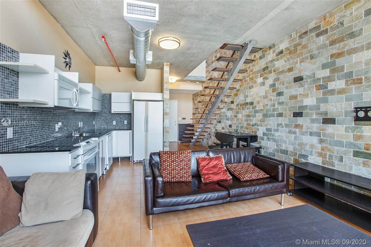 690 1st Ct - Photo 1