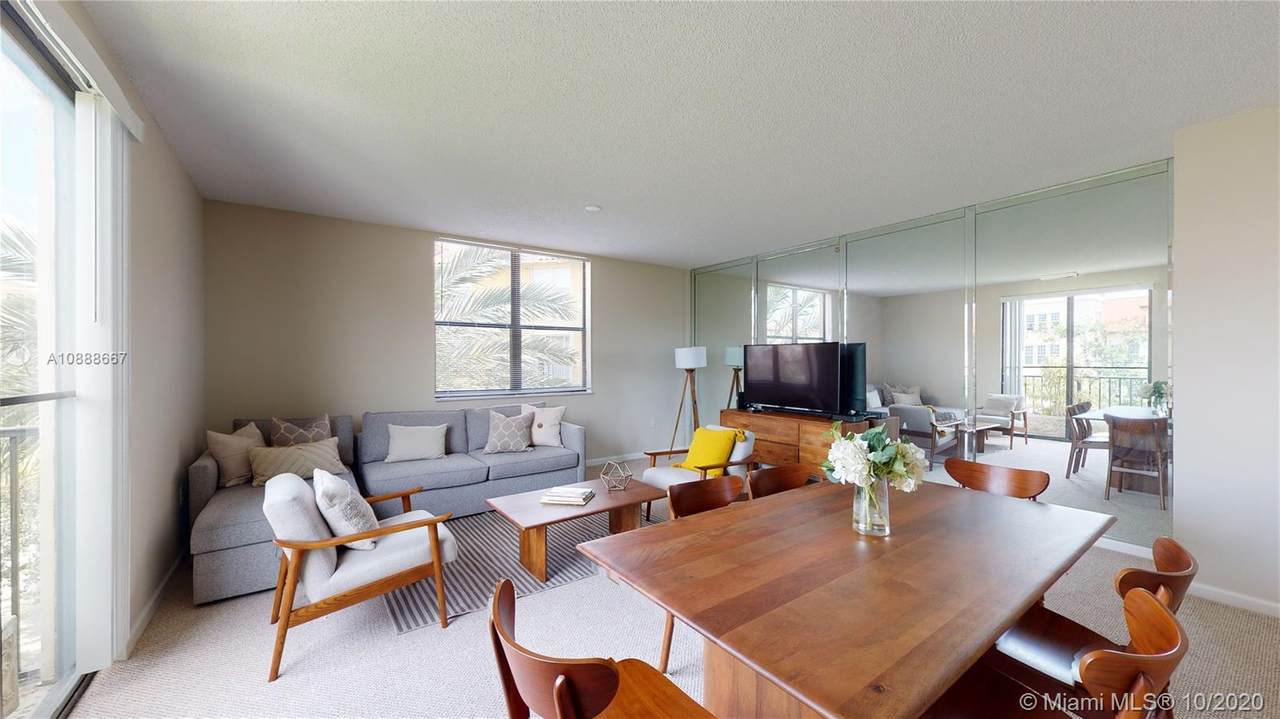720 Sapodilla Ave - Photo 1