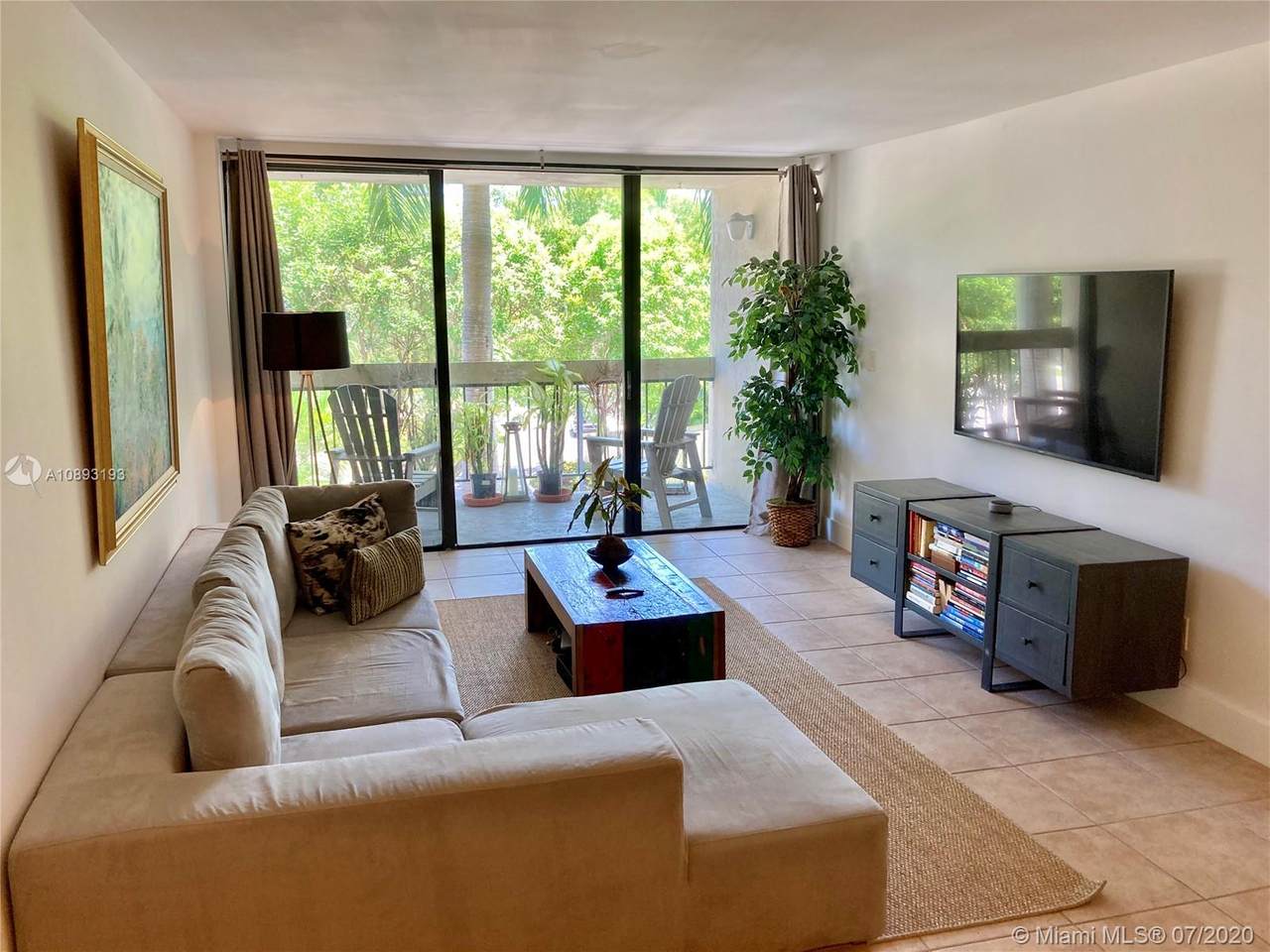 2715 Tigertail Ave - Photo 1