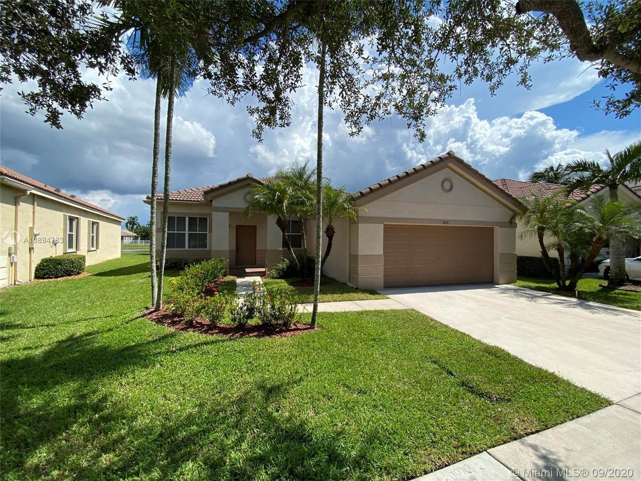 820 Tulip Cir - Photo 1