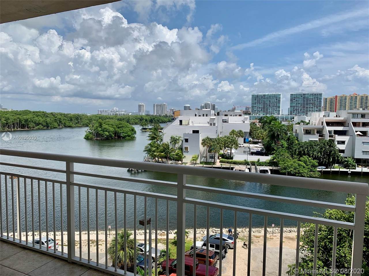 400 Kings Point Dr - Photo 1