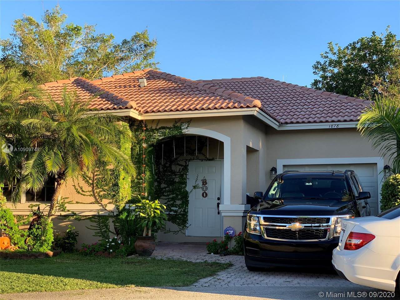 1878 Capeside Cir - Photo 1