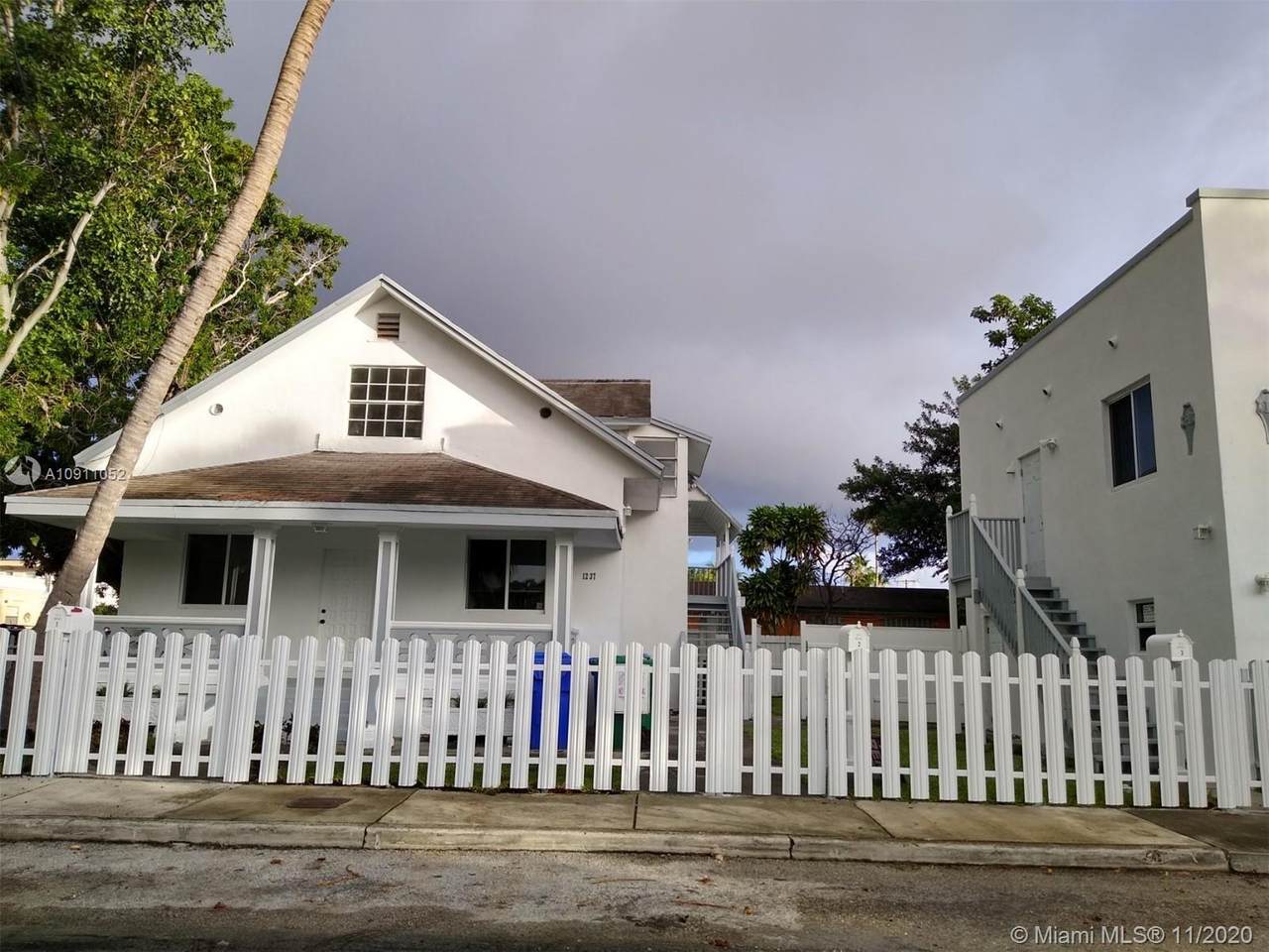 1237 10 Street - Photo 1