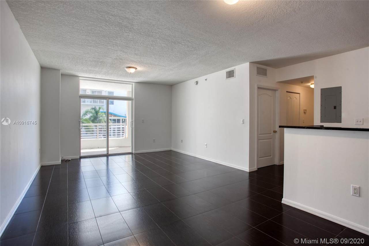 425 30th St - Photo 1