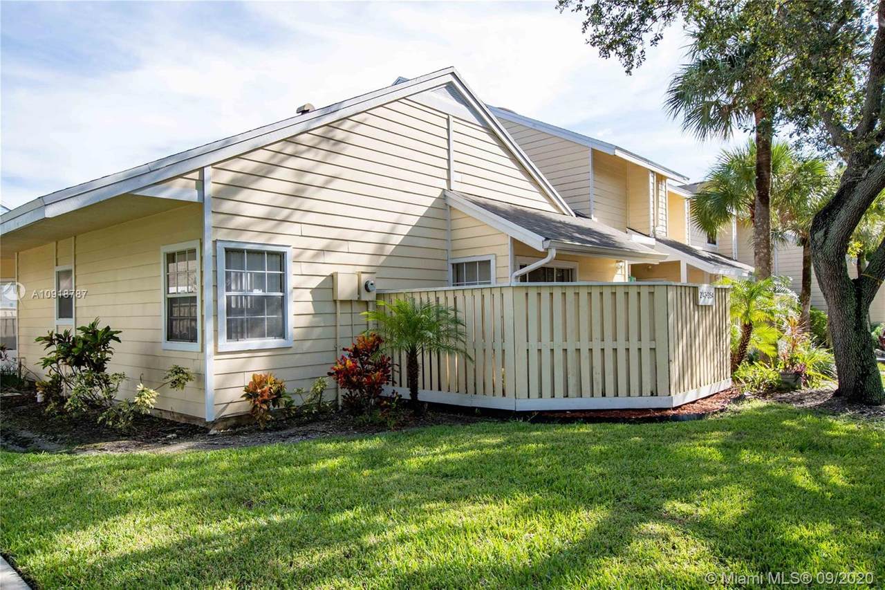2154 Champions Way - Photo 1