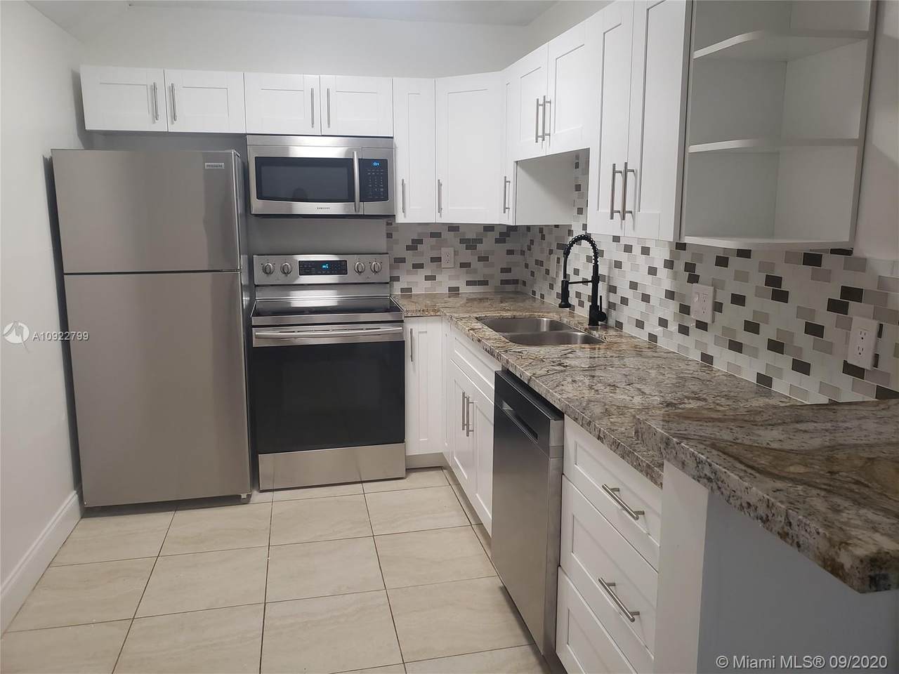 919 Hillcrest Dr - Photo 1