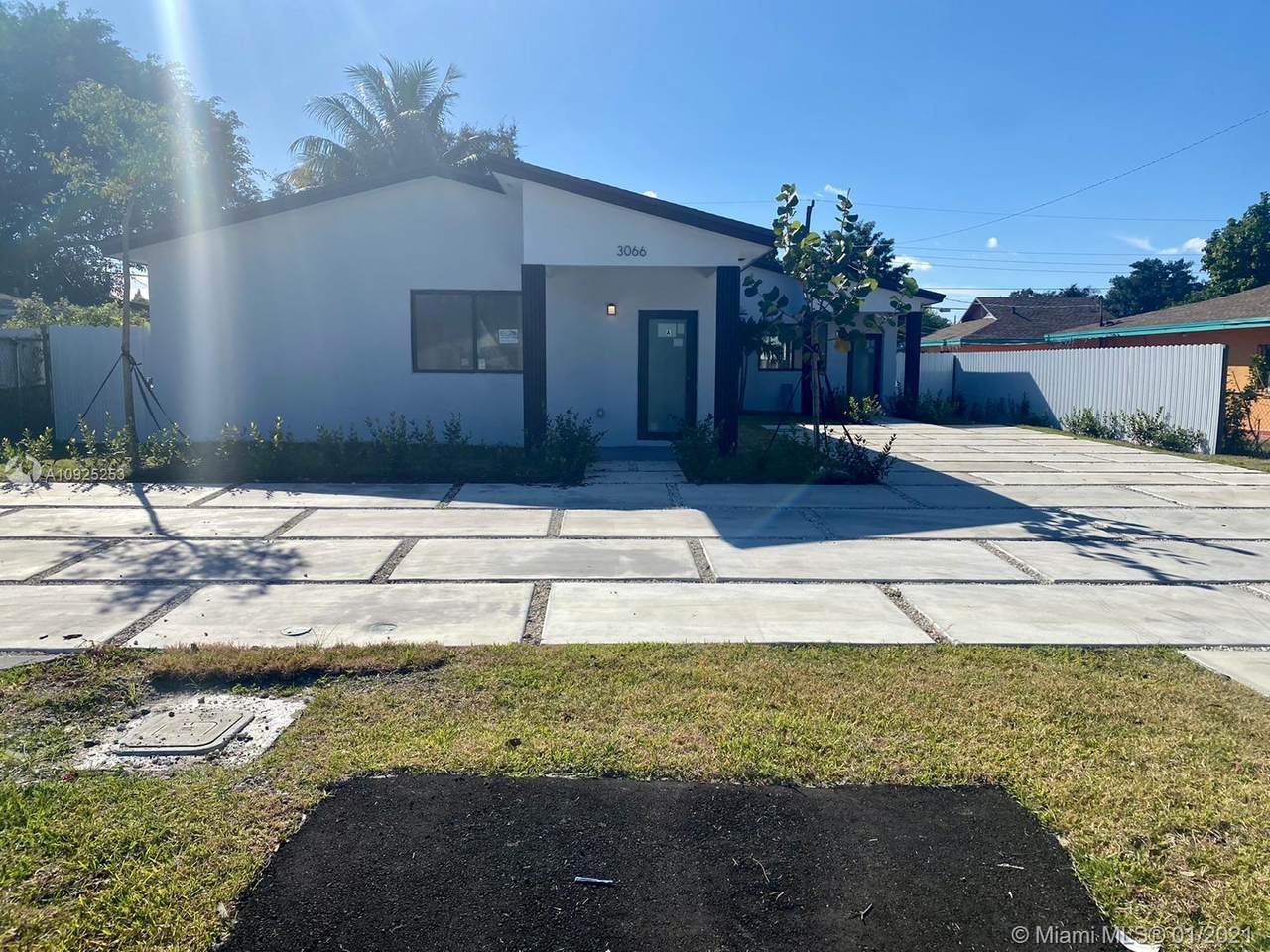 3066 92nd St - Photo 1