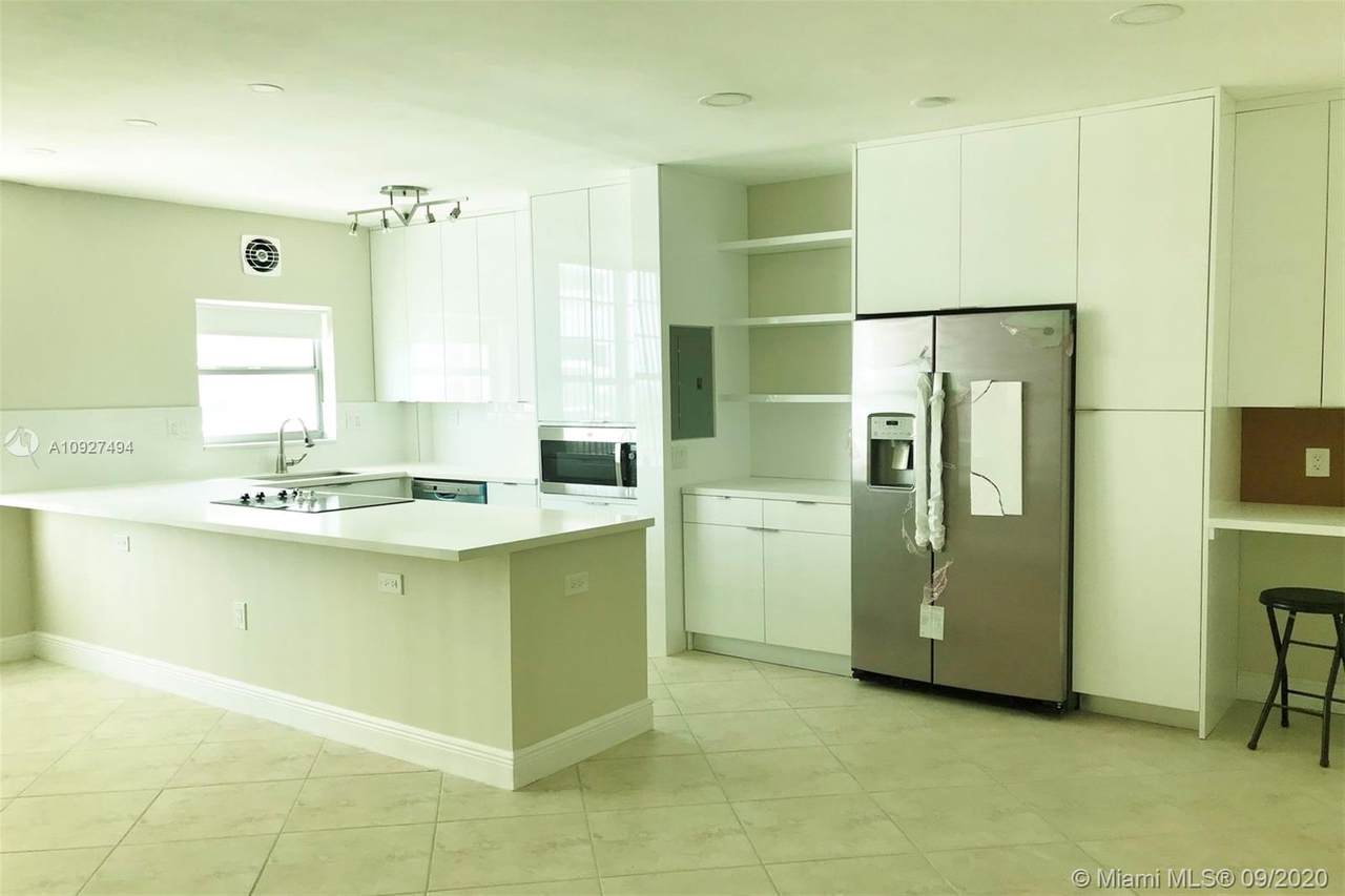 4747 Collins Ave - Photo 1