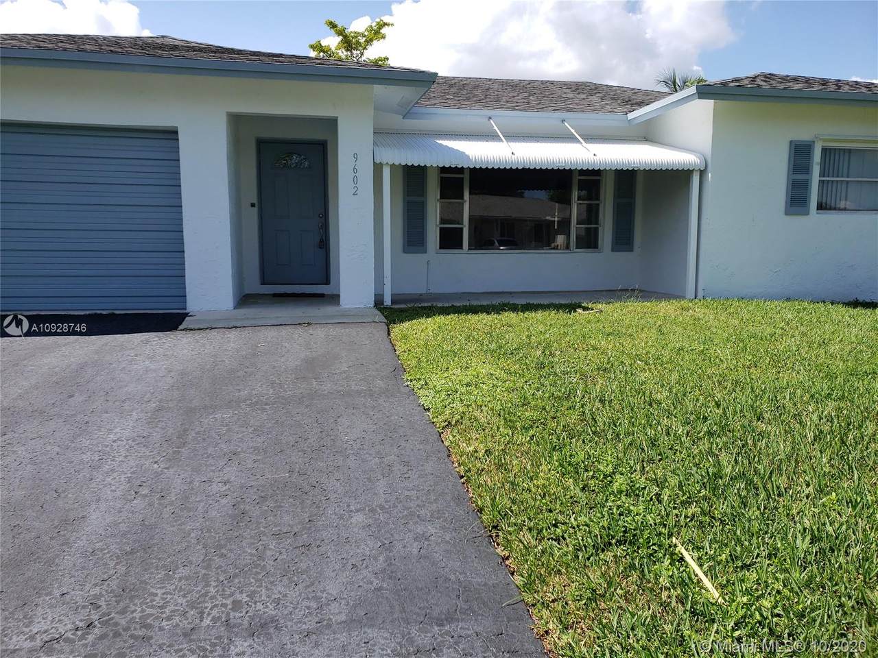 9602 72nd St - Photo 1