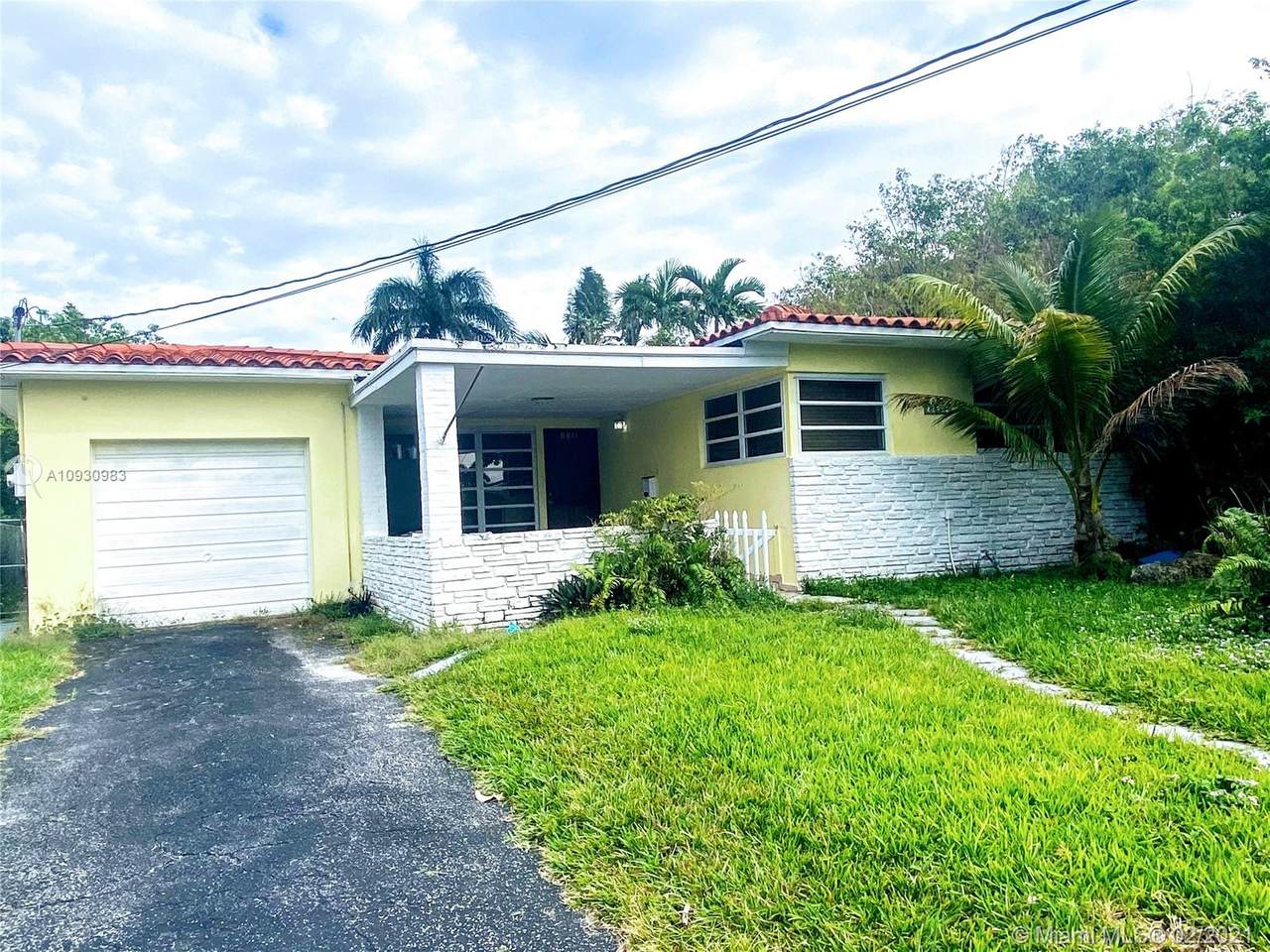 8811 Carlyle Ave - Photo 1