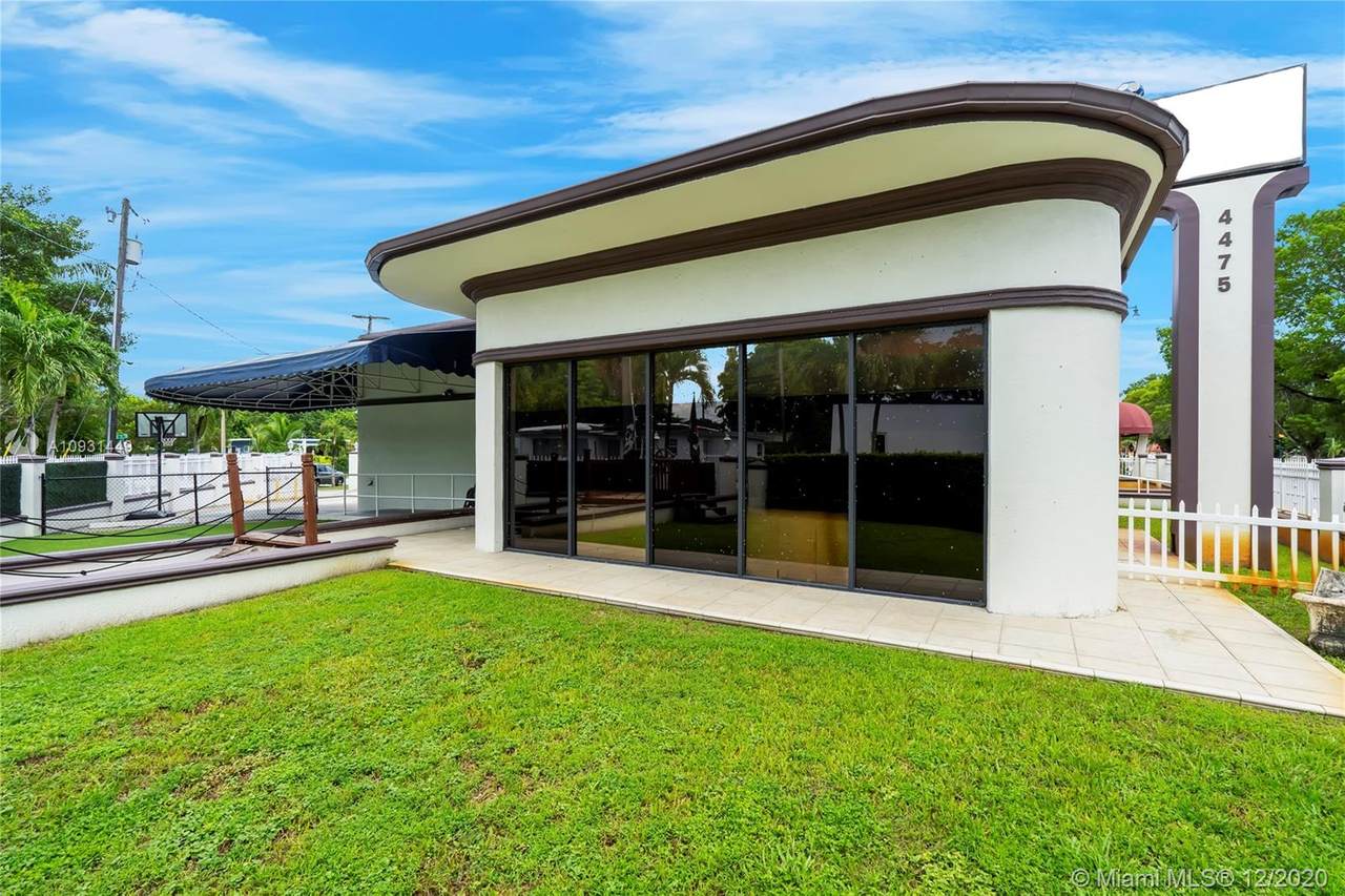 4475 8 St - Photo 1