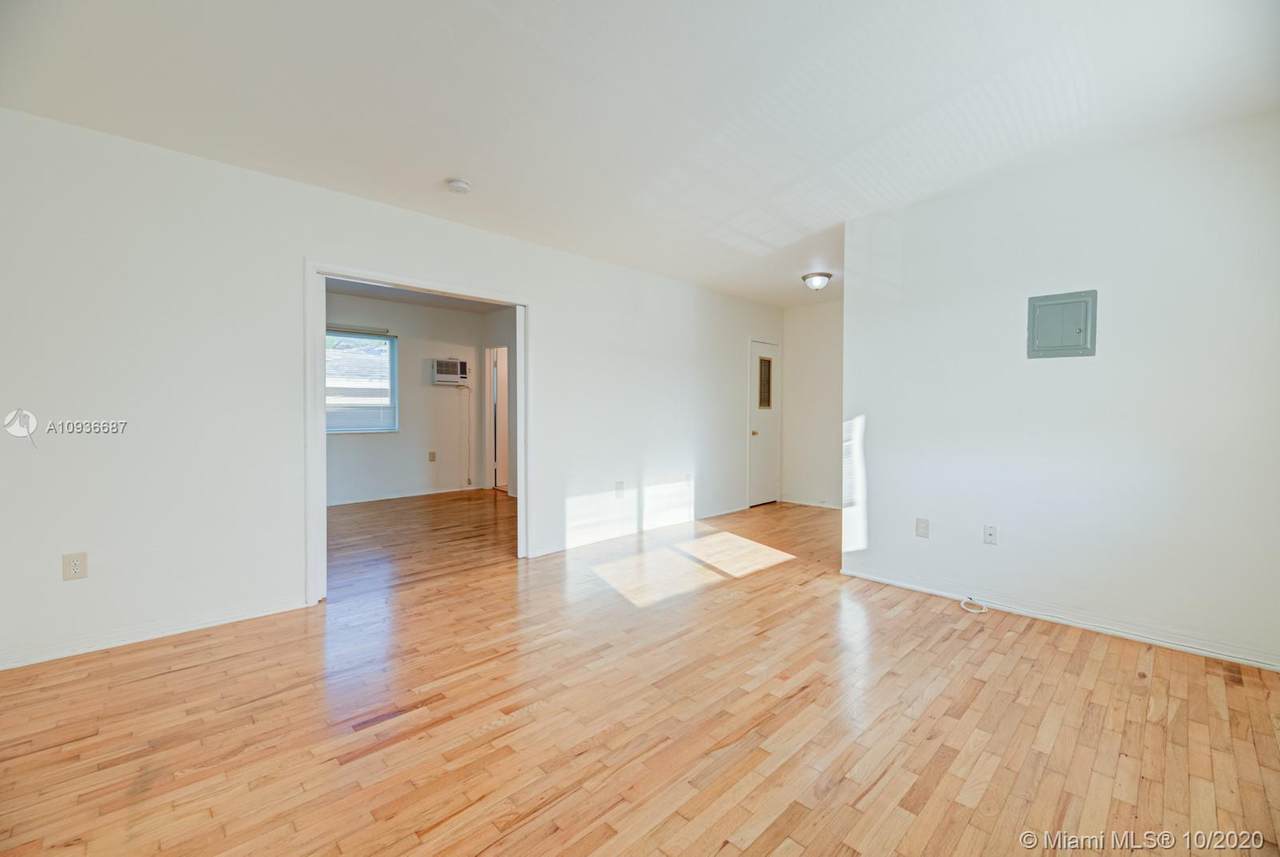 212 Phoenetia Ave - Photo 1