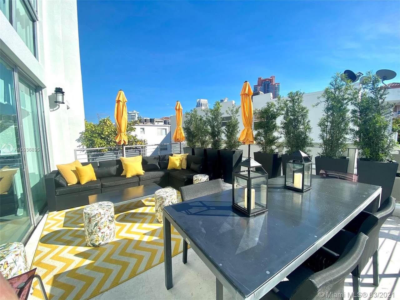 221 Jefferson Ave - Photo 1