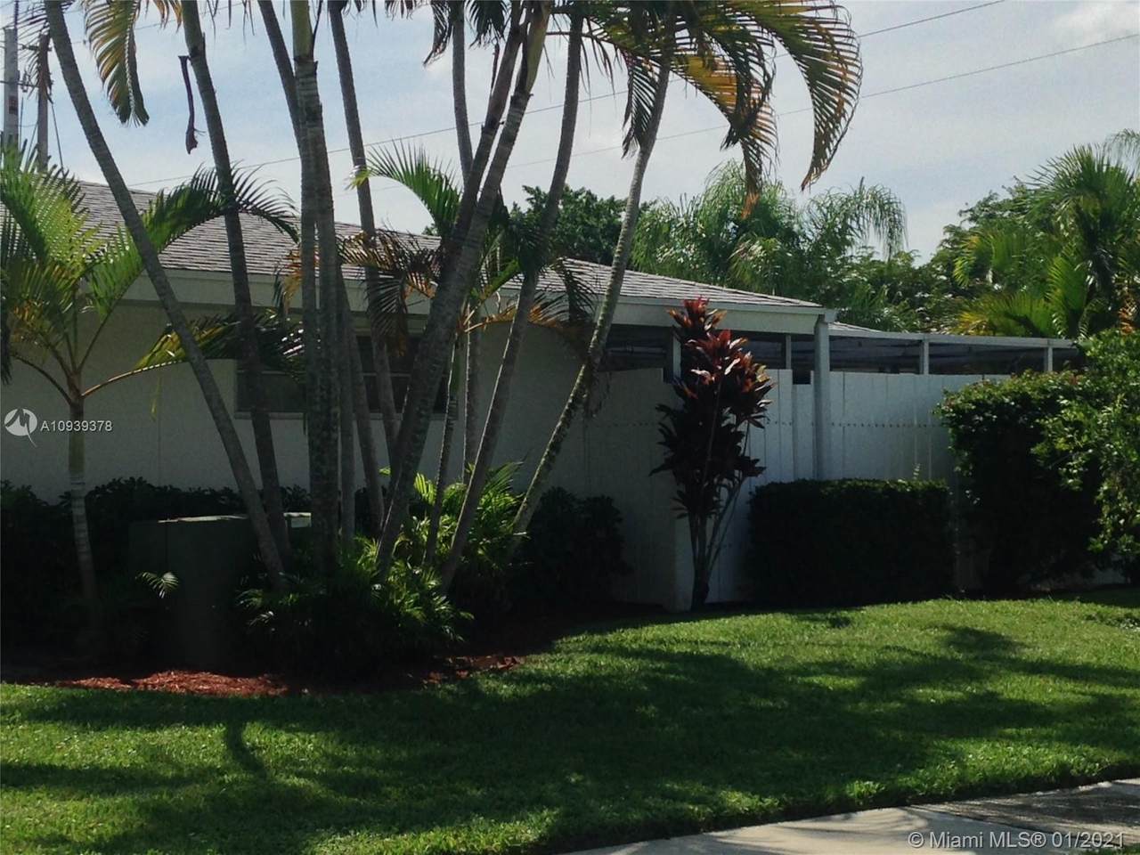 163 West Ct - Photo 1