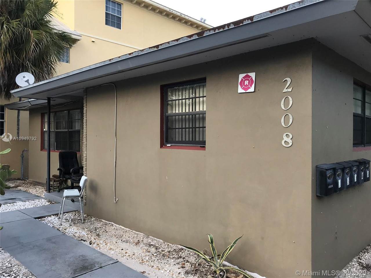 2008 Ponce De Leon Ave - Photo 1