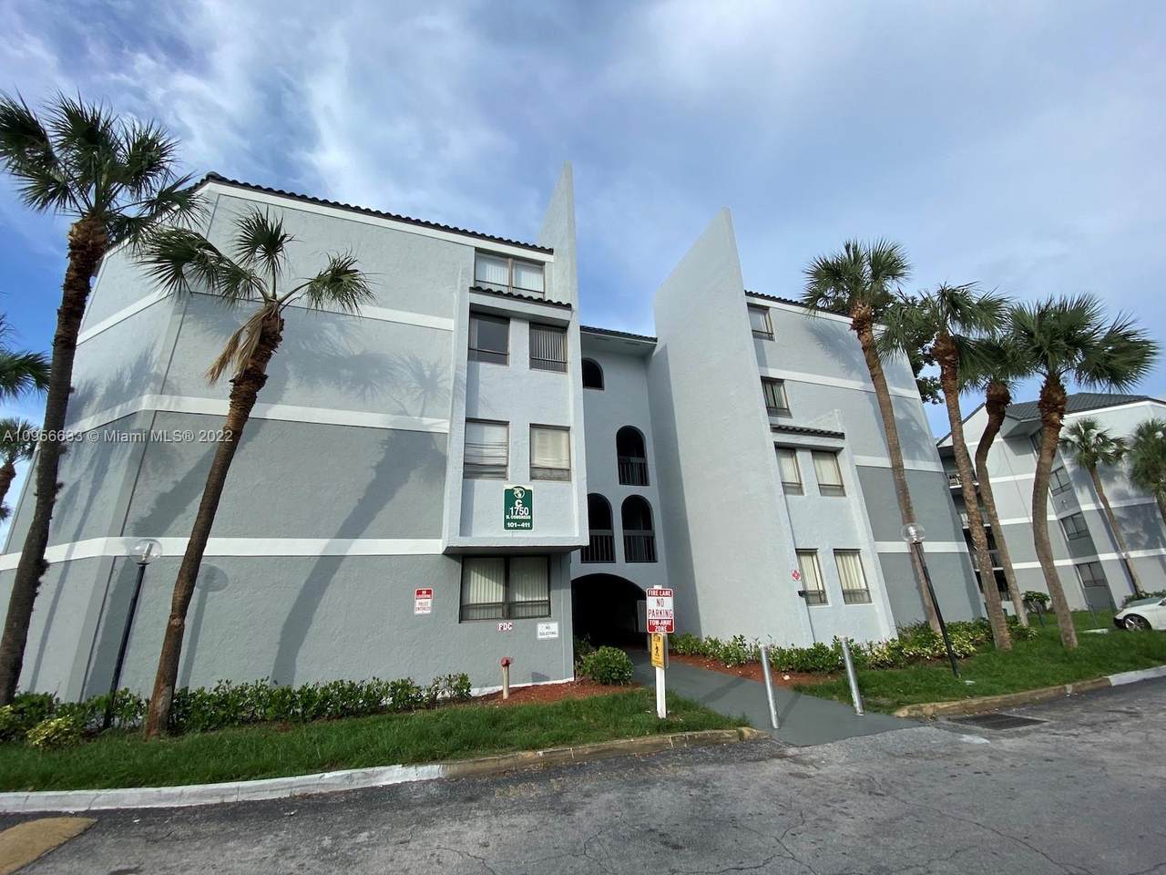1880 Congress Ave - Photo 1