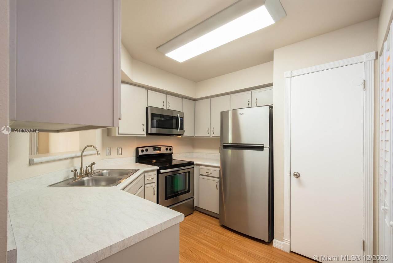 2400 33rd St - Photo 1