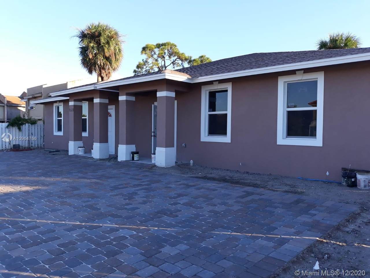 1533 26th Ct - Photo 1