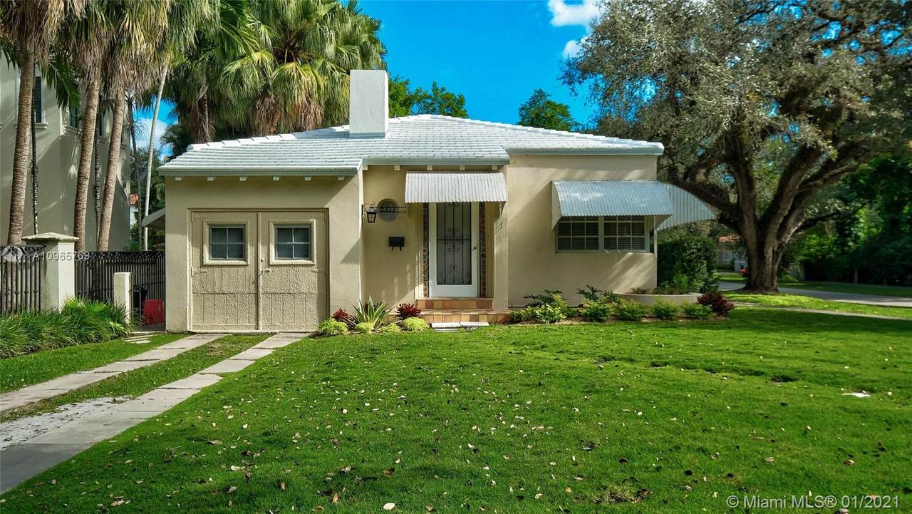 2523 Alhambra Cir - Photo 1