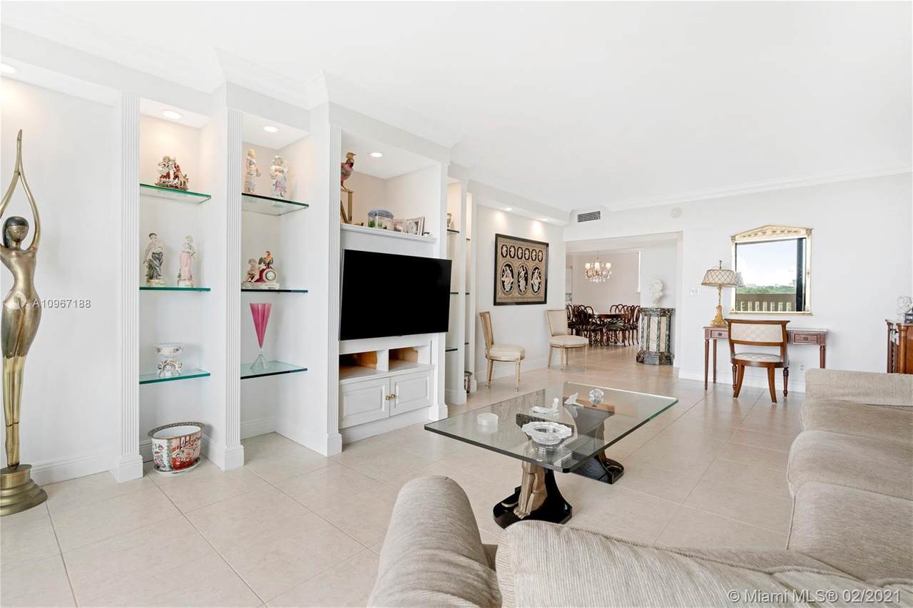 90 Edgewater Dr - Photo 1