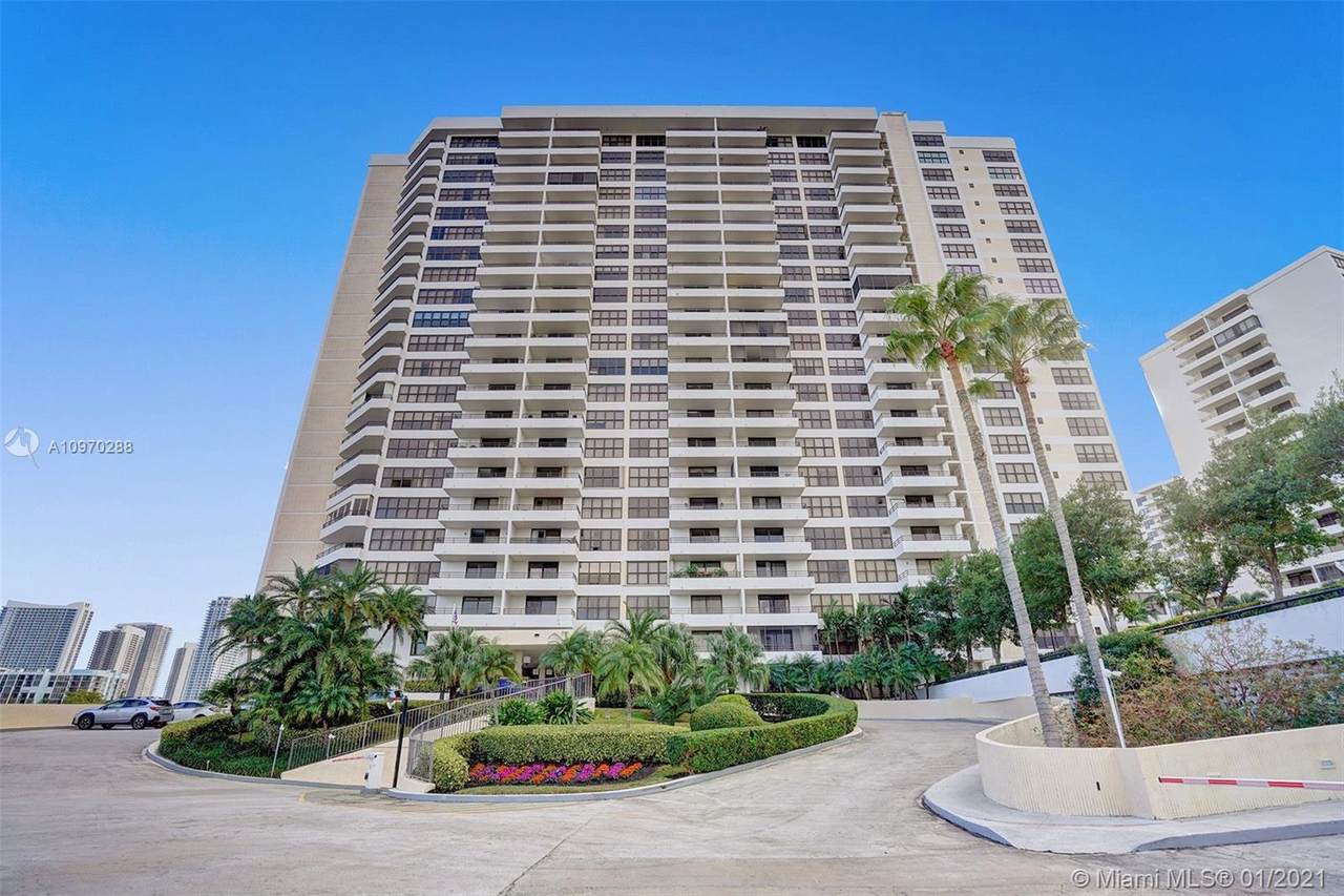 2500 Parkview Dr - Photo 1