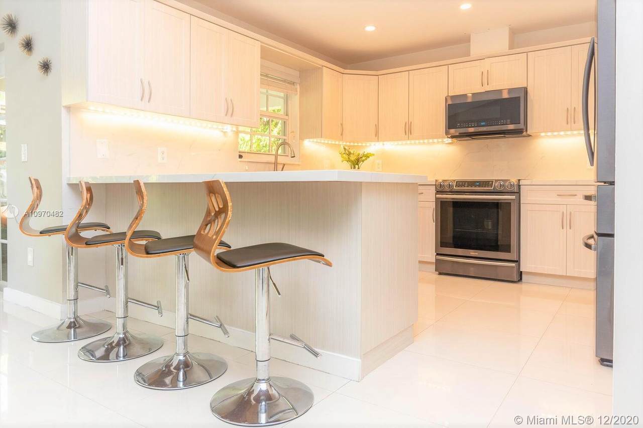 225 96 St - Photo 1