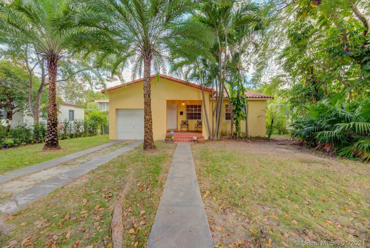 425 Alminar Ave - Photo 1