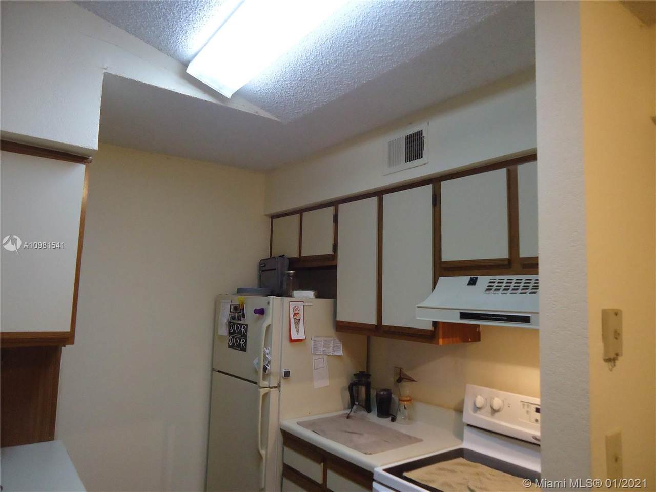 2846 University Dr - Photo 1