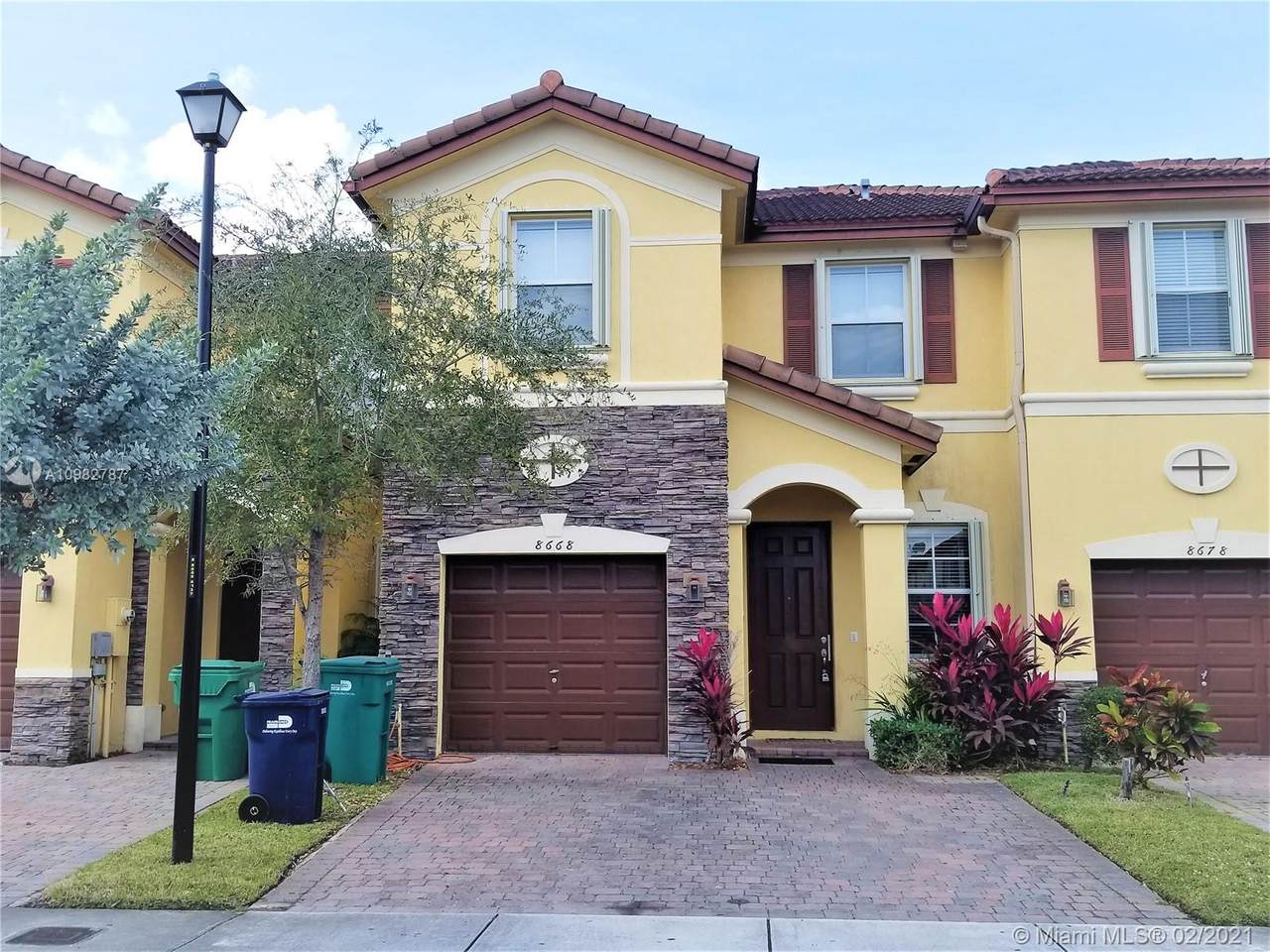 8668 113th Ct - Photo 1