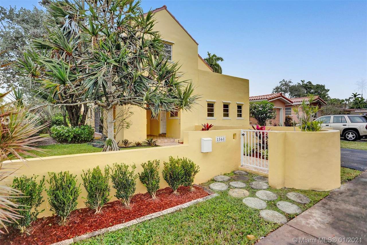 1561 Saragossa Ave - Photo 1