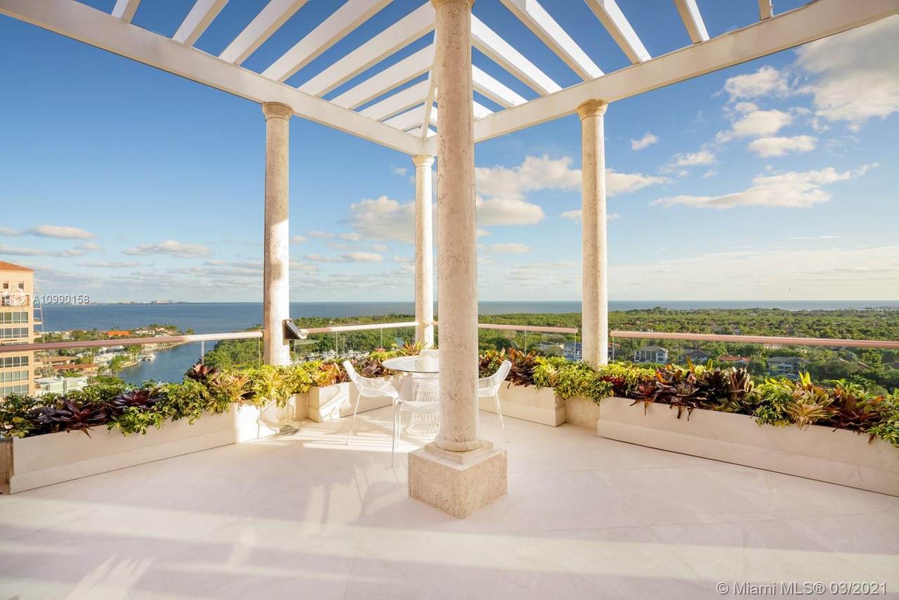 60 Edgewater Dr - Photo 1