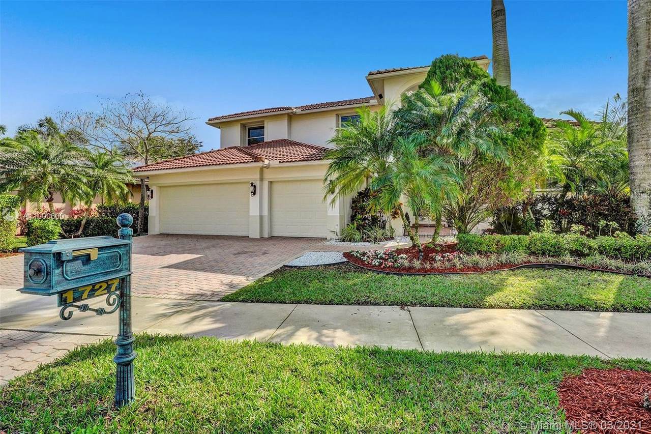 1727 Victoria Pointe Cir - Photo 1