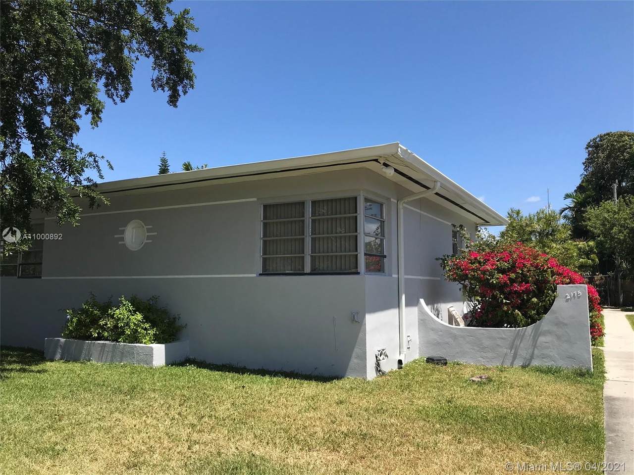 2175 Bay Dr - Photo 1