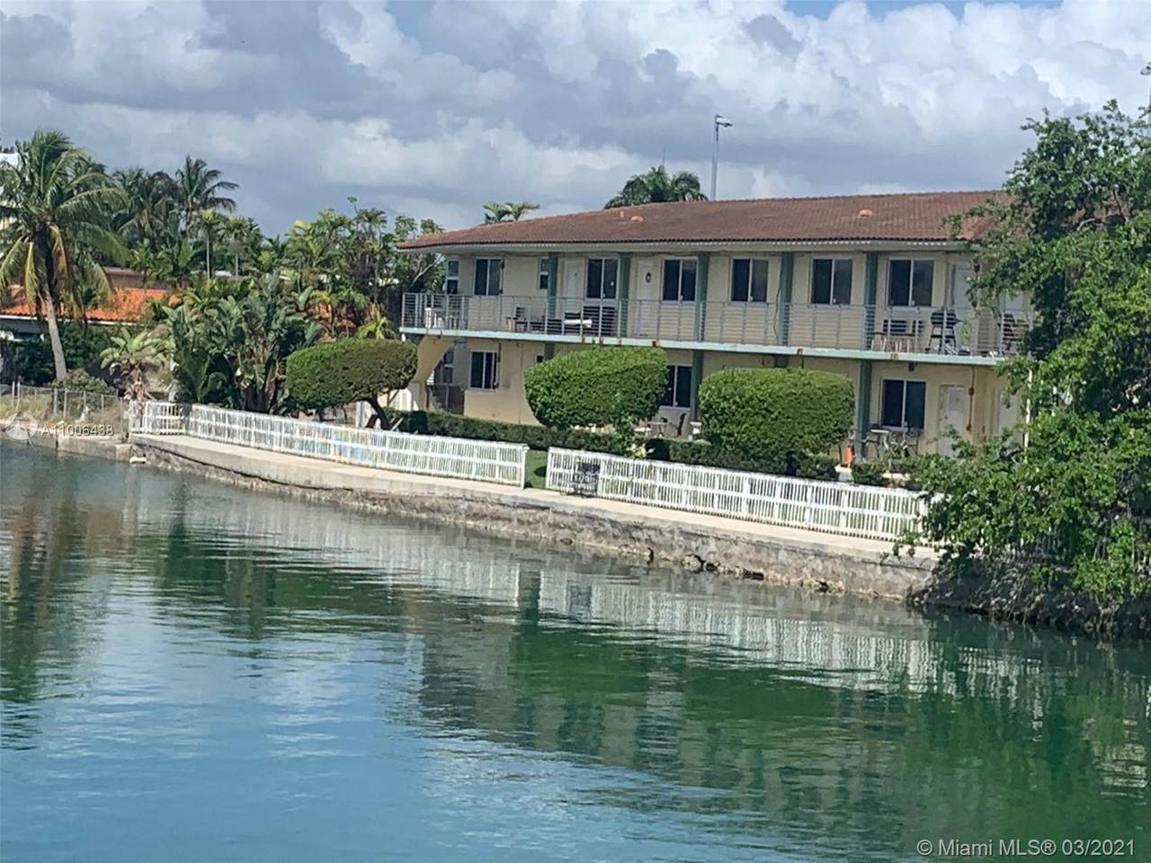 2 Shore Dr - Photo 1