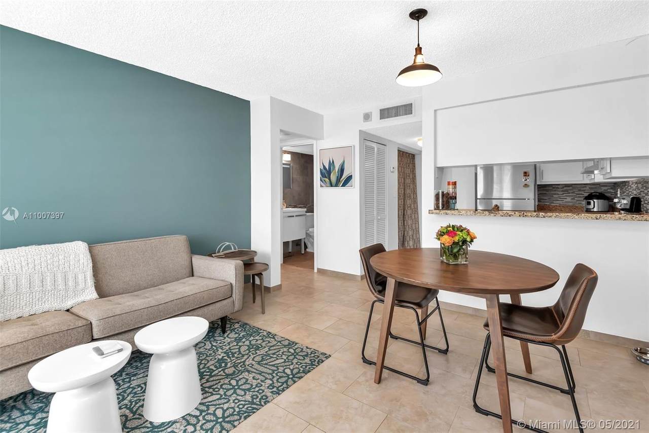 1035 West Ave - Photo 1