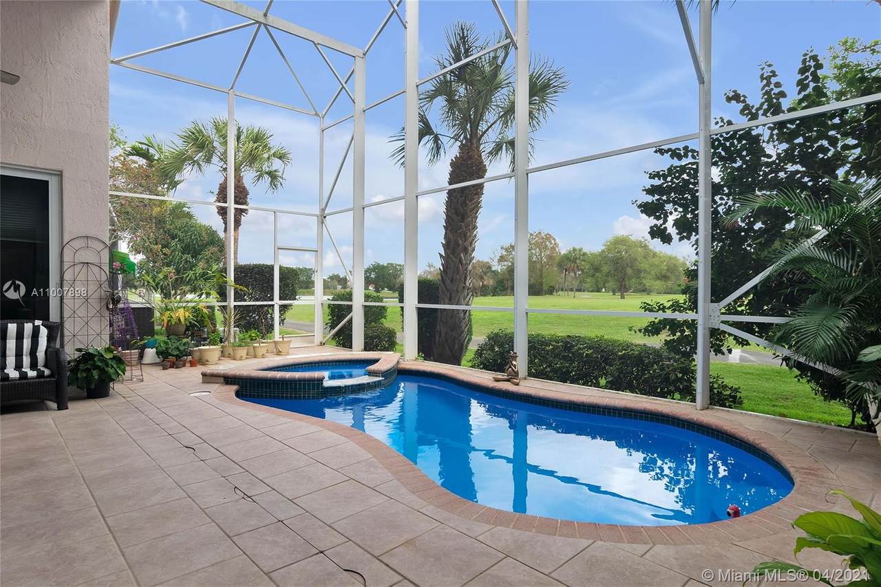 1551 Lacosta Dr E - Photo 1