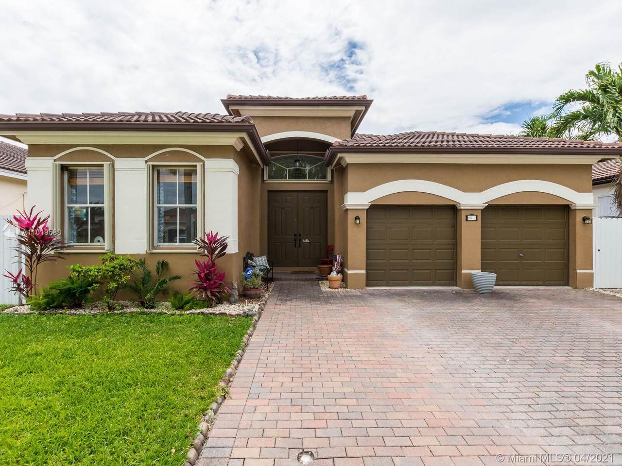8812 179th Ln - Photo 1