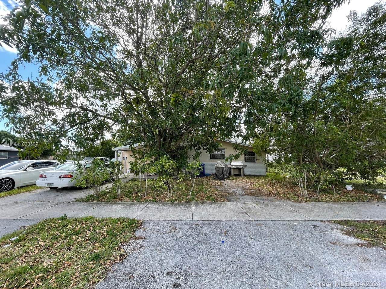 3040 3rd St - Photo 1