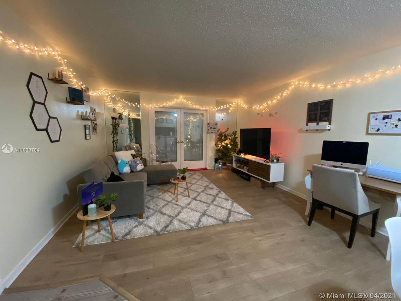 443 195th St - Photo 1