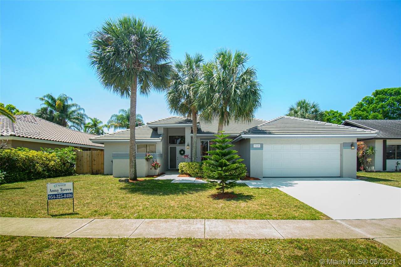 9660 Carousel Cir S - Photo 1
