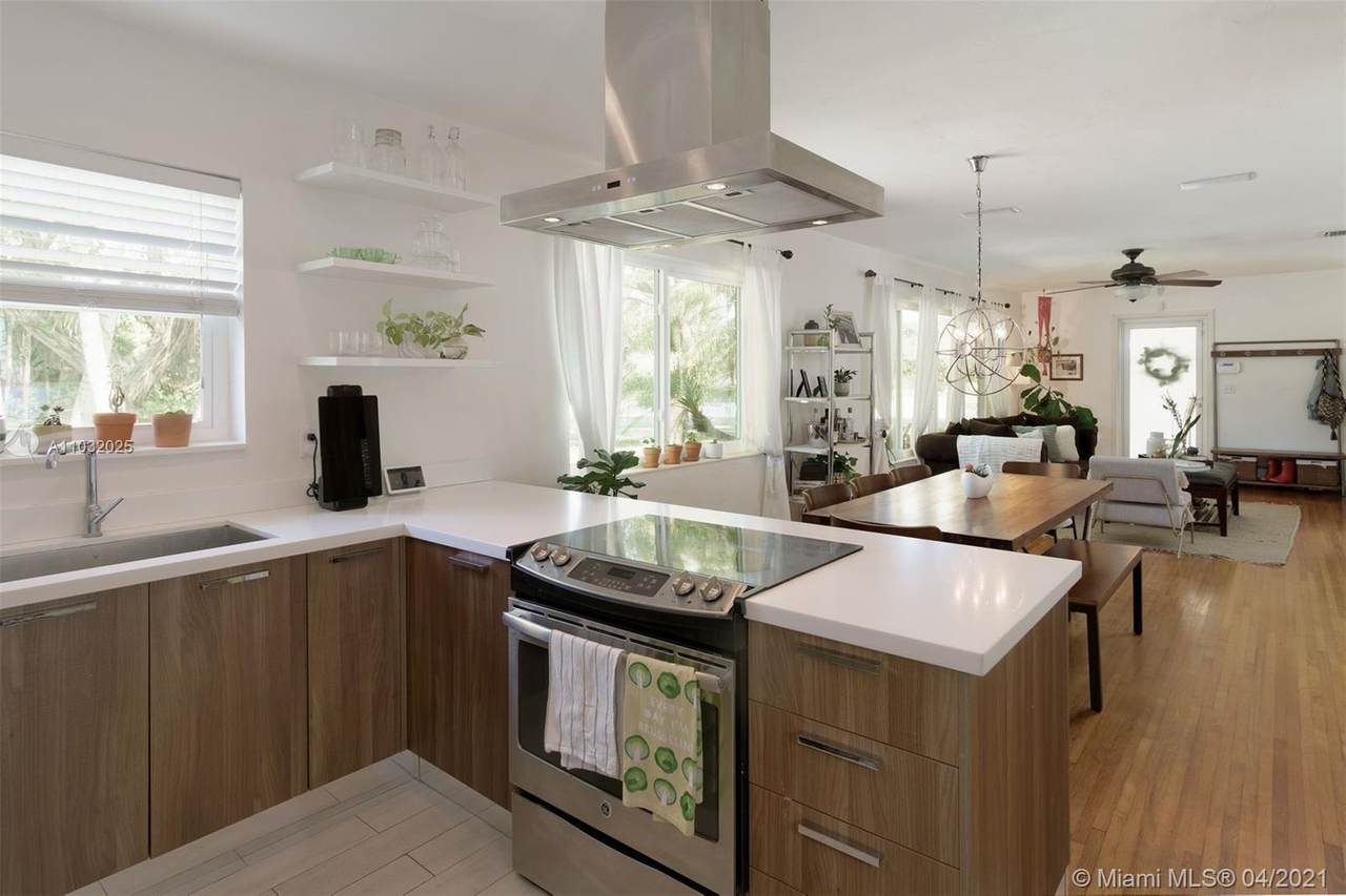 400 102nd St - Photo 1
