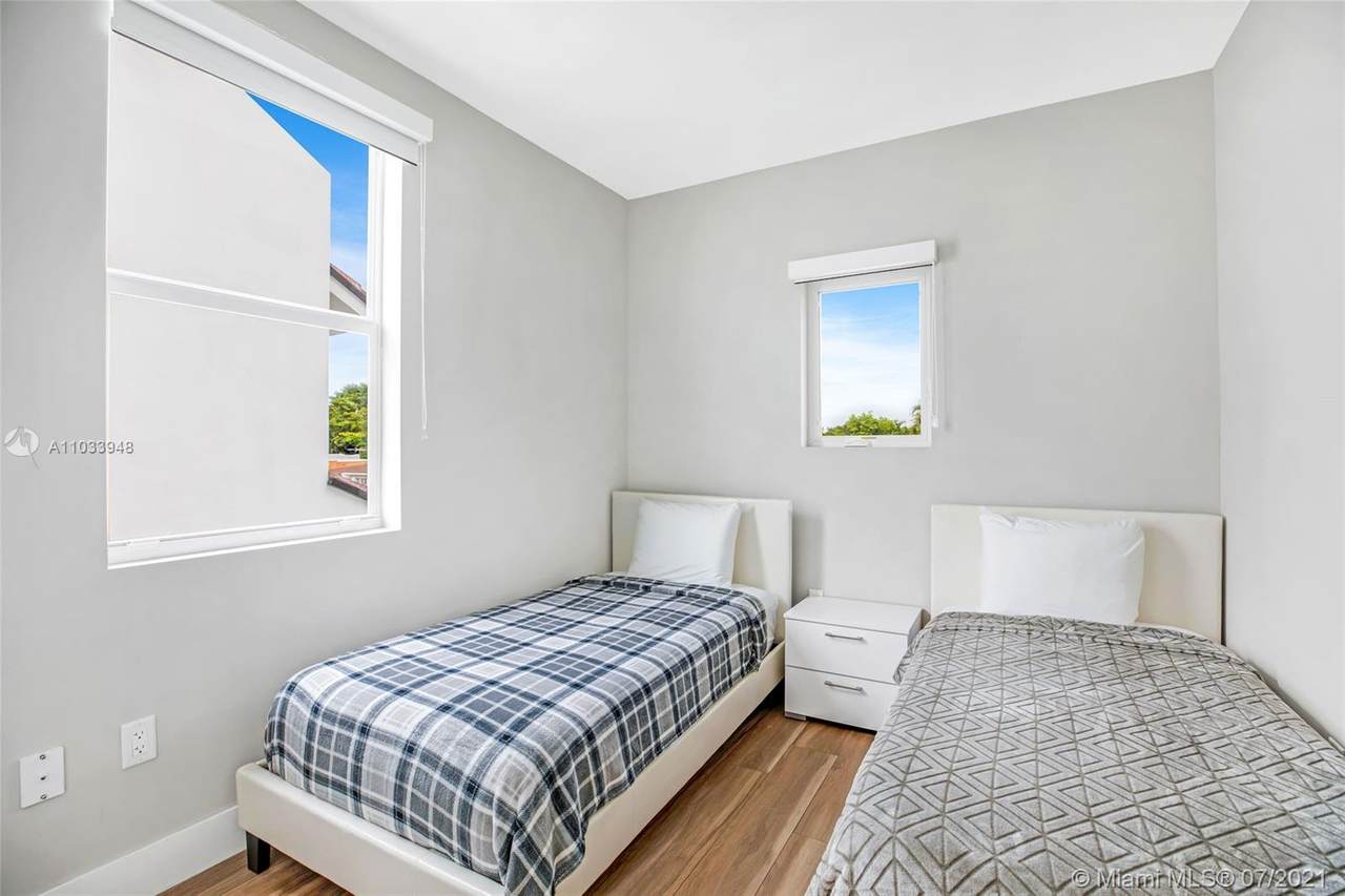 3657 26 St - Photo 1