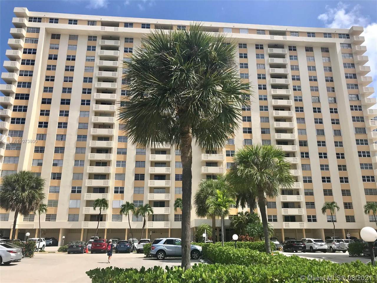 1833 Ocean Dr - Photo 1