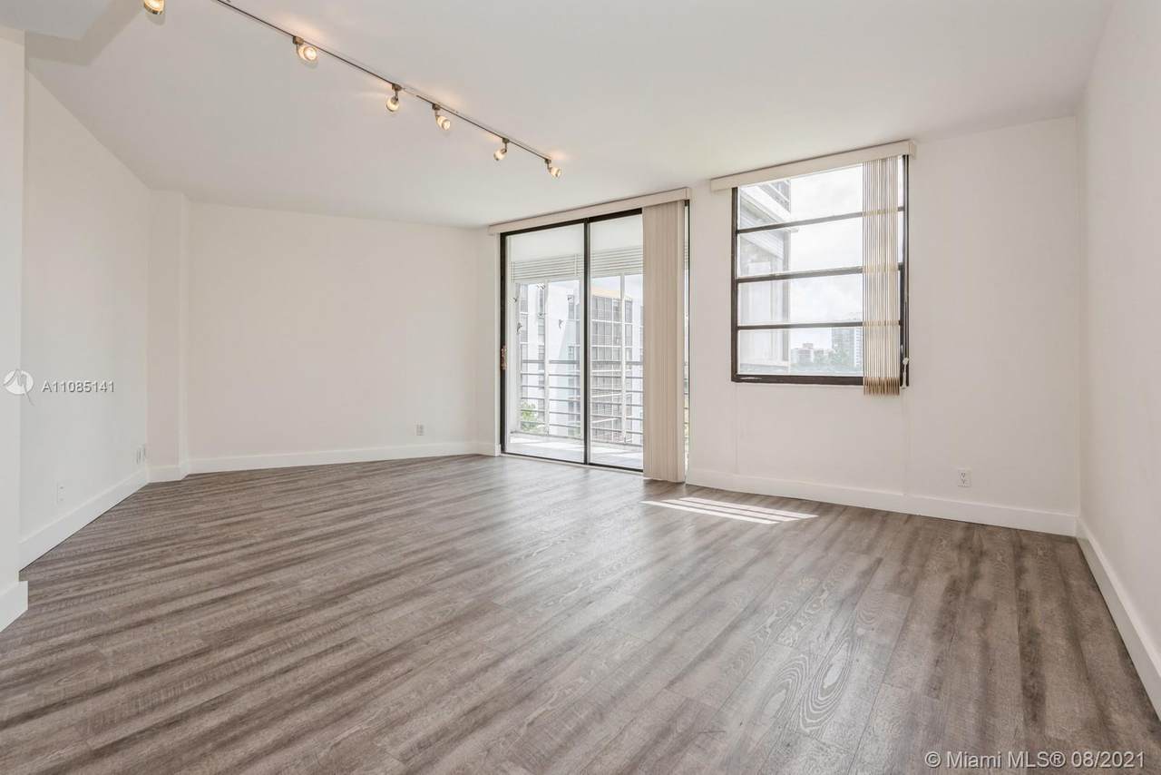 20400 Country Club Dr - Photo 1