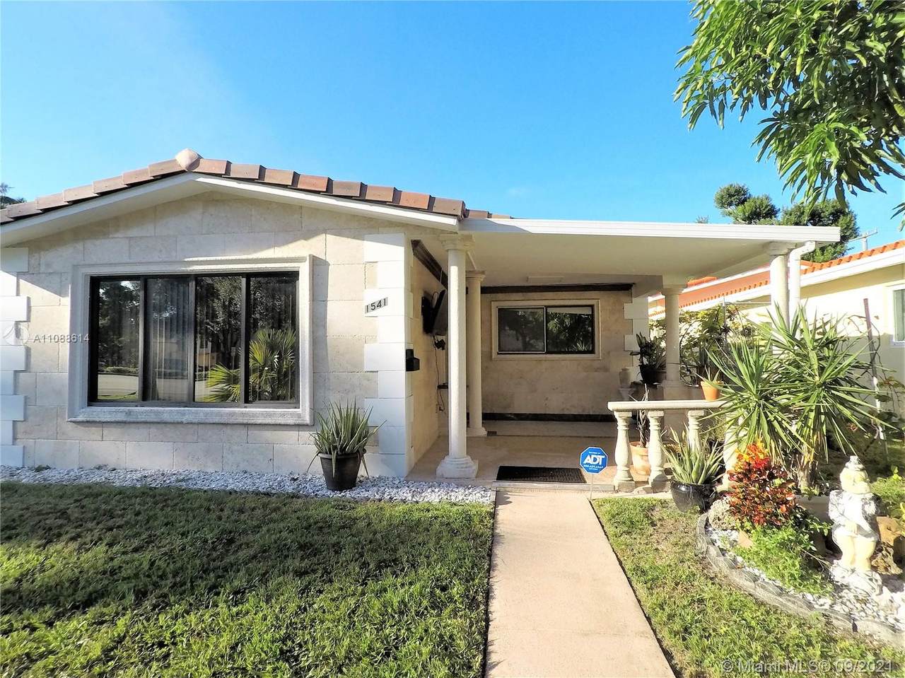 1541 Hollywood Blvd - Photo 1