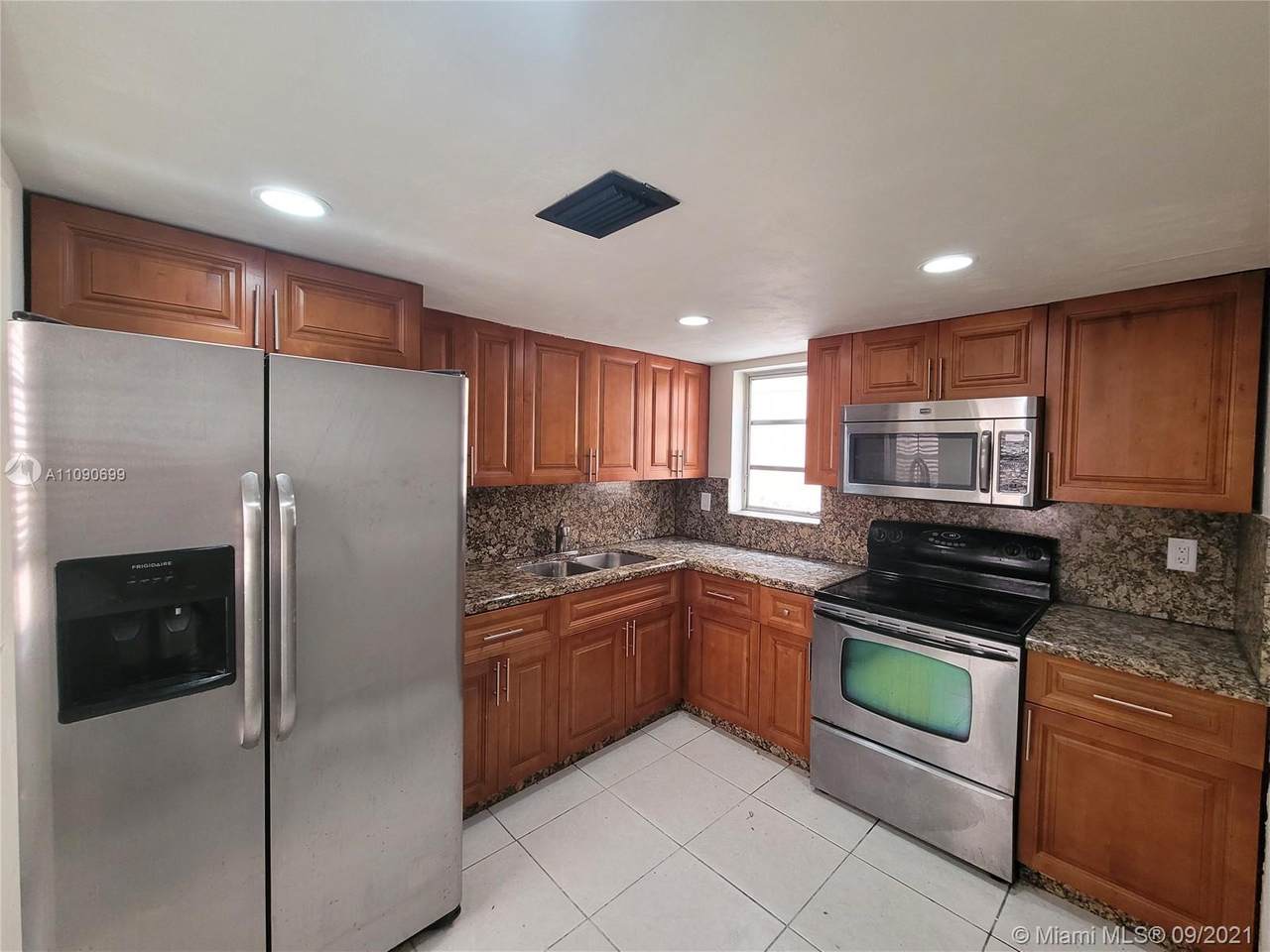 337 42nd St - Photo 1