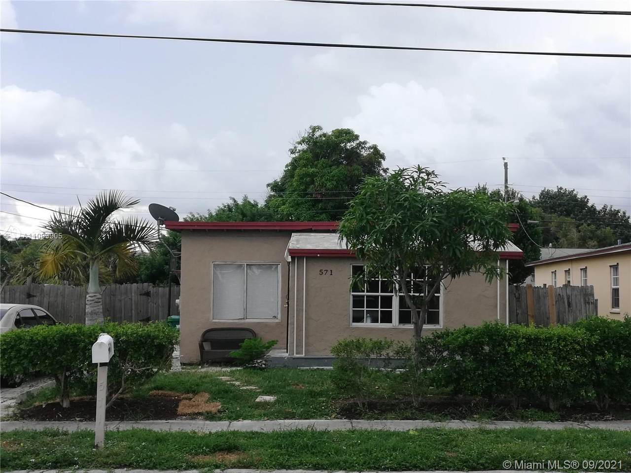 571 6th St - Photo 1