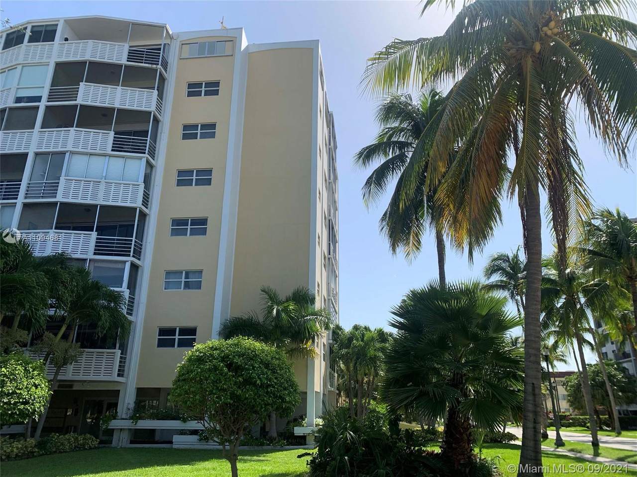 555 Crandon Blvd - Photo 1