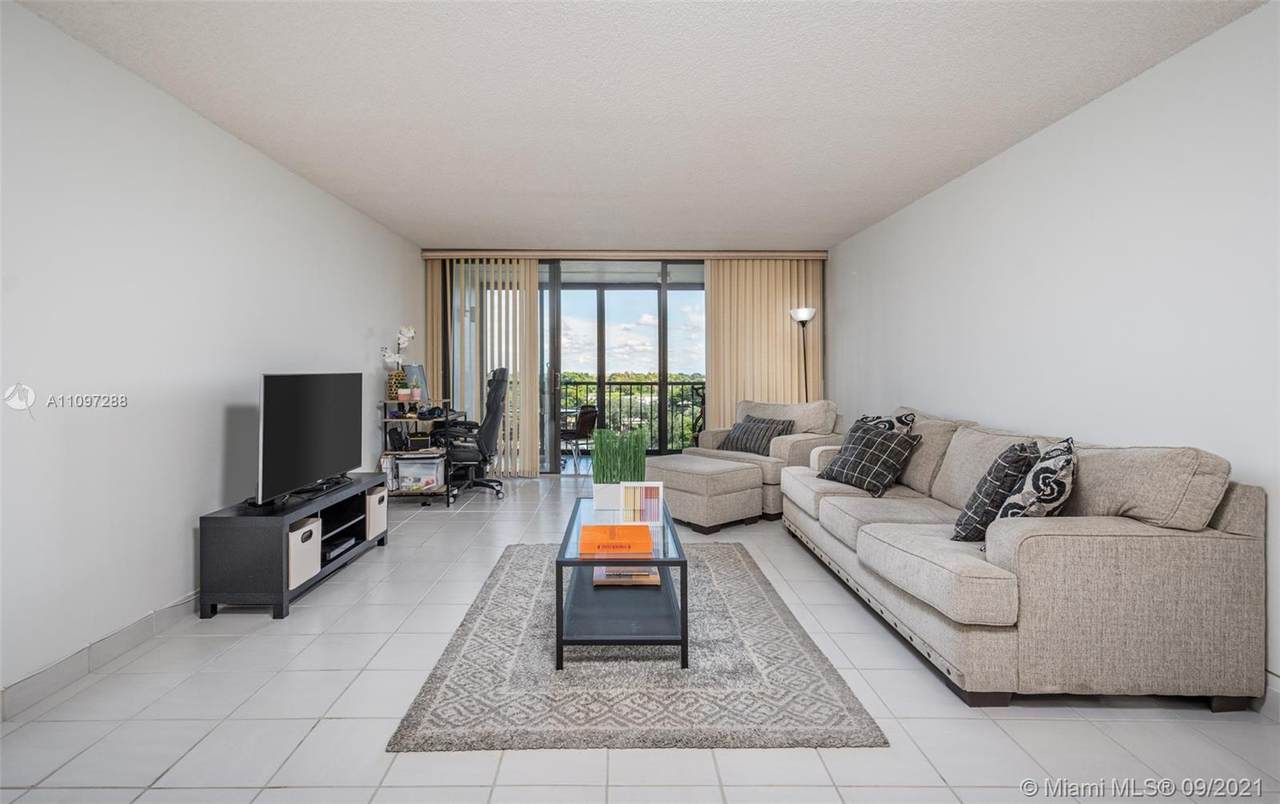 16300 Golf Club Rd - Photo 1